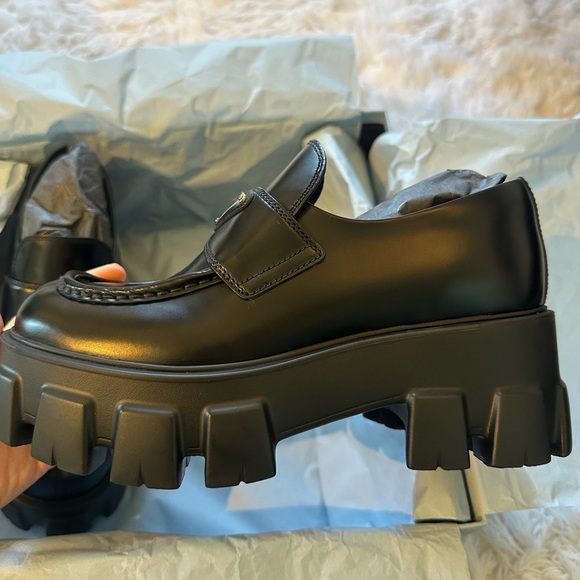 🖤🖤 Excellent condition- worn once! Prada Brushed leather Monolith loafers🖤🖤 - Picture 8 of 8